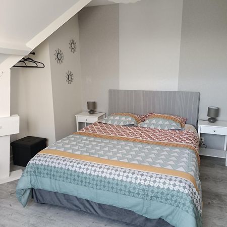 Grande Maison De Plain Pied Avec Jardin Arbore. Champignelles Buitenkant foto