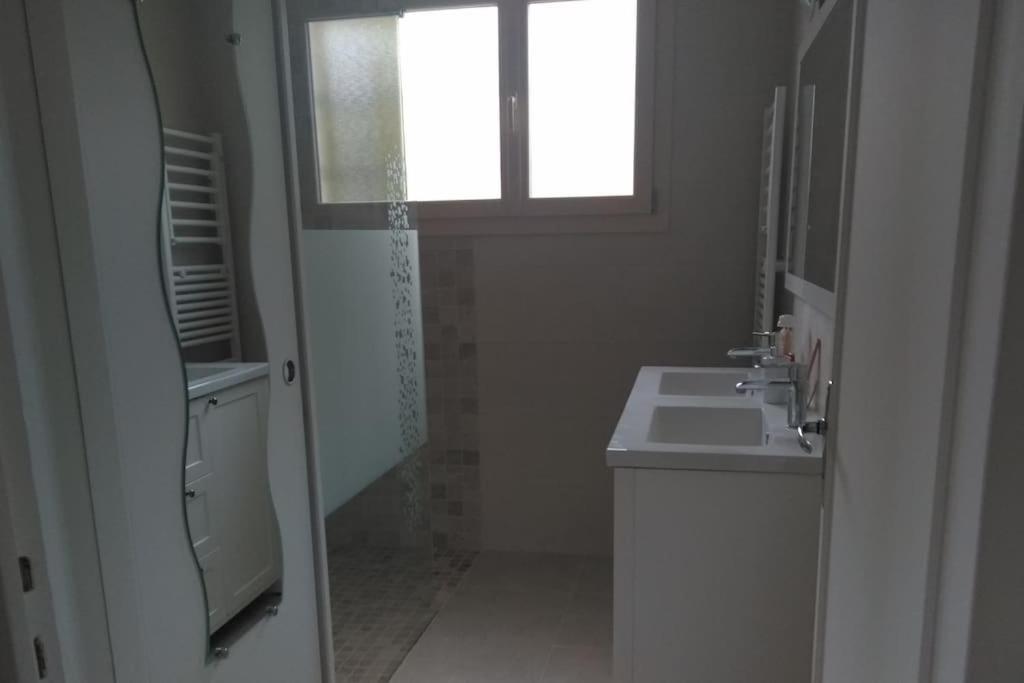 Grande Maison De Plain Pied Avec Jardin Arbore. Champignelles Buitenkant foto