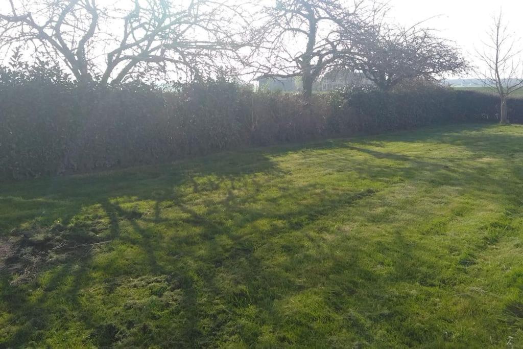 Grande Maison De Plain Pied Avec Jardin Arbore. Champignelles Buitenkant foto