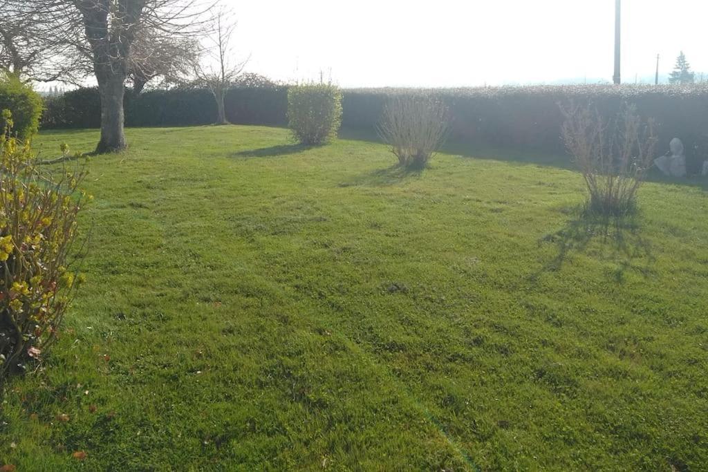 Grande Maison De Plain Pied Avec Jardin Arbore. Champignelles Buitenkant foto